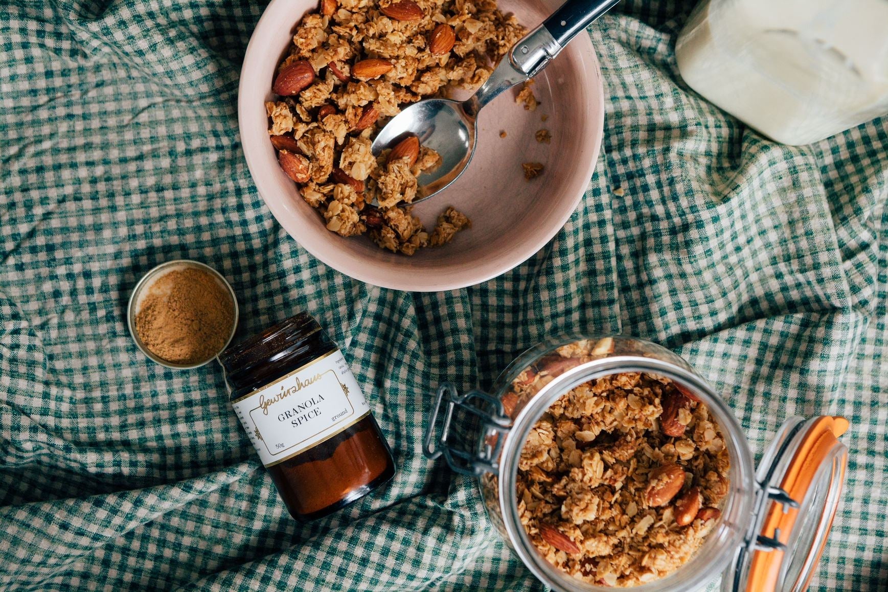 Everyday Honey & Almond Granola - Gewürzhaus