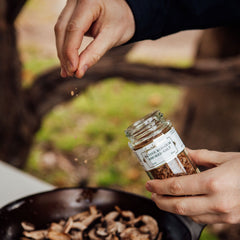 Native Red Gum Smoked Salt - Gewürzhaus